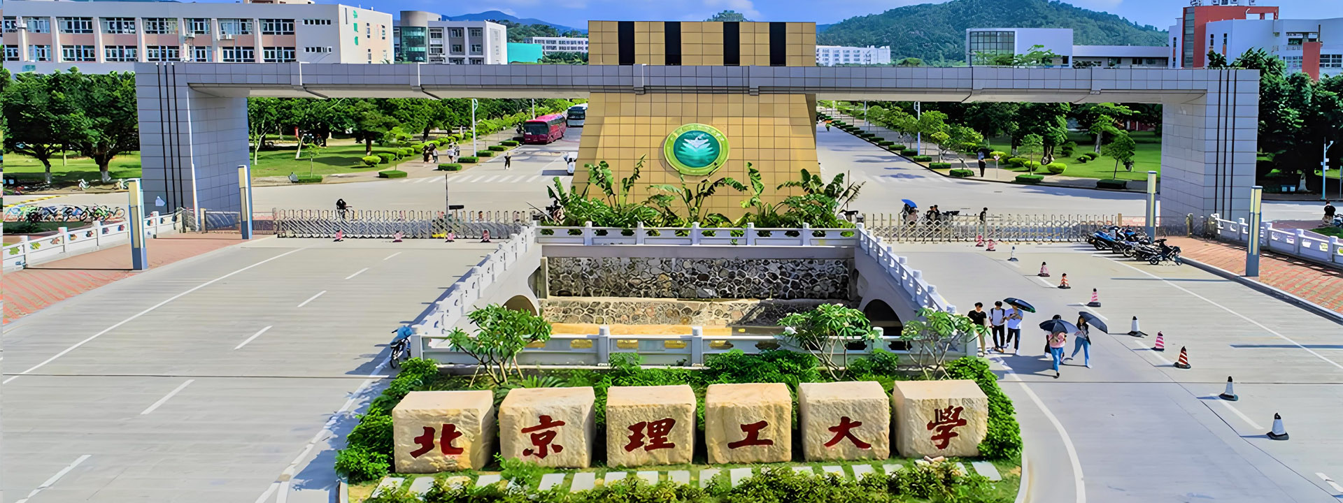 学院东门
